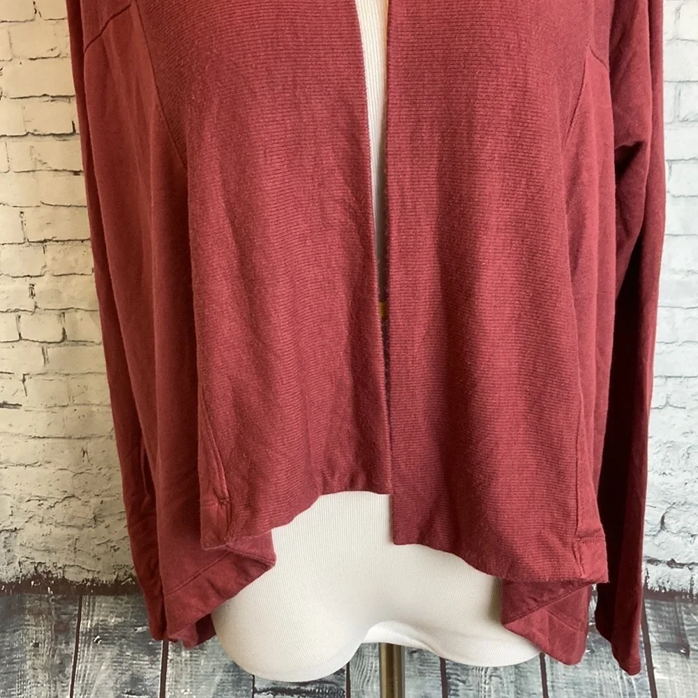 Athleta Nirvana Wear Two Ways Wrap Maple Red Sz Small Gym Yoga Layering Workout - Picture 6 of 14